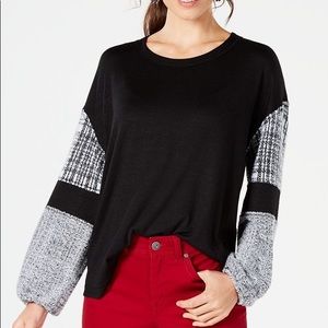 balloon sleeve blouse. 🖤